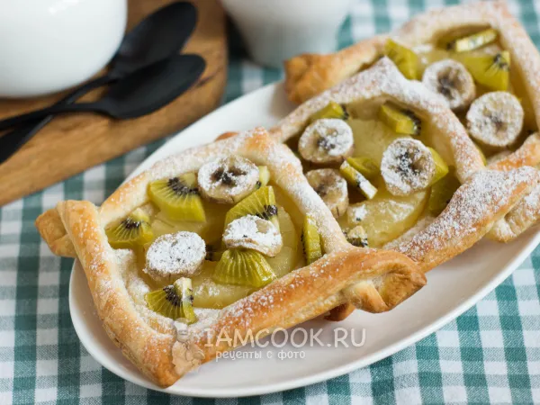 Фото готового блюда: Слойки с фруктами