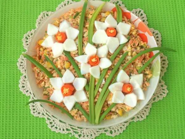 Фото готового блюда: Салат «Нарциссы» на 8 марта