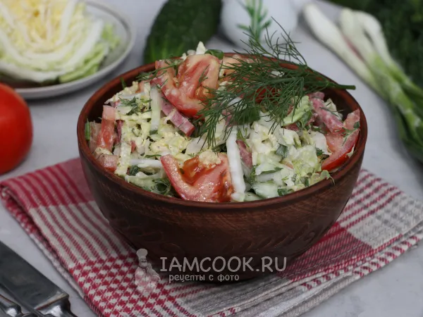 Фото блюда: Салат с пекинской капустой, огурцом, помидором и колбасой