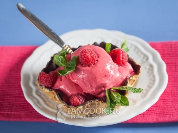Фото готового блюда: Малиновое мороженое