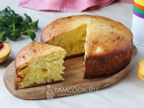 Фото готового блюда: Заливной пирог с персиками (на кефире)