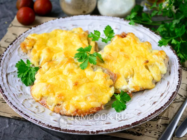 Фото блюда: Мясо по-французски с луком и сыром