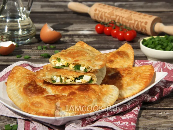 Фото готового блюда: Чебуреки с яйцом и зеленым луком