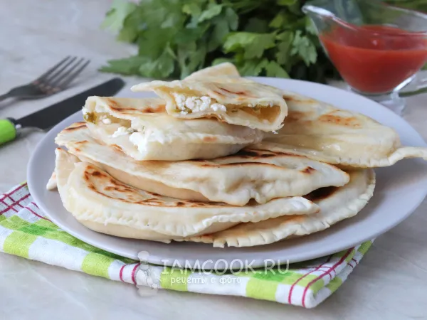 Фото готового блюда: Янтык с творогом и зеленью