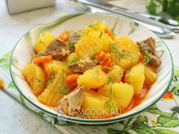 Фото готового блюда: Индейка с картошкой в кастрюле