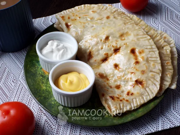 Фото готового блюда: Кутабы с сыром и помидорами