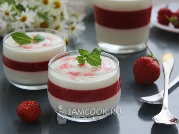 Фото блюда: Десерт из клубники и сметаны с желатином