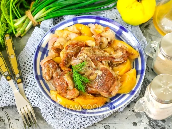 Фото готового блюда: Баранина с айвой в духовке