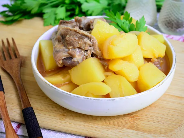 Фото блюда: Жаркое из утки с картофелем