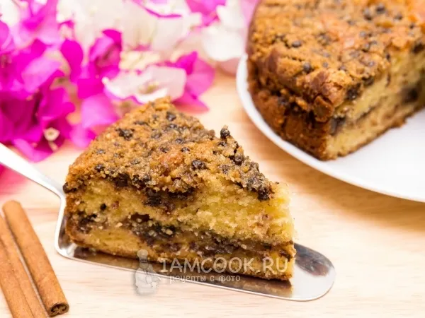 Фото готового блюда: Сметанный пирог с апельсином, орехами и шоколадом