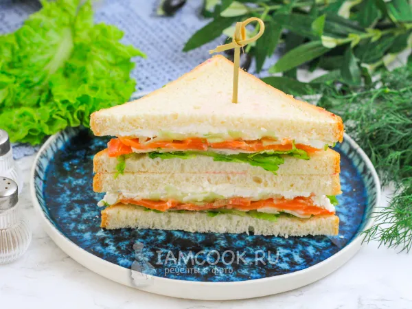 Фото готового блюда: Сэндвич с лососем