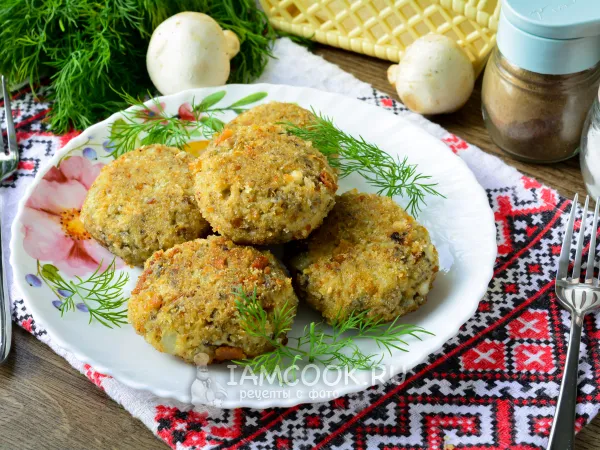 Фото готового блюда: Грибные котлеты из шампиньонов