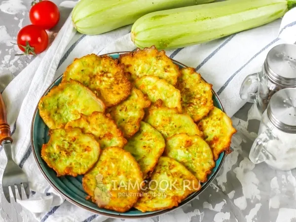 Фото готового блюда: Кабачковые оладьи с брынзой