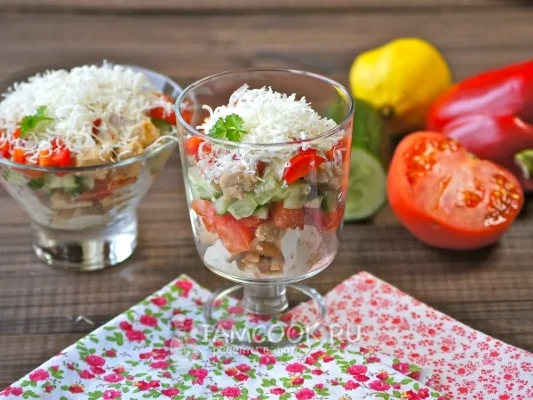 Фото готового блюда: Салат-коктейль с курицей