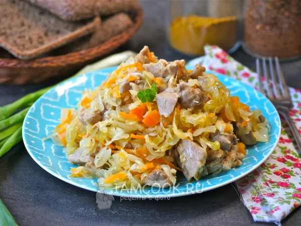 Фото готового блюда: Курица с квашеной капустой в духовке