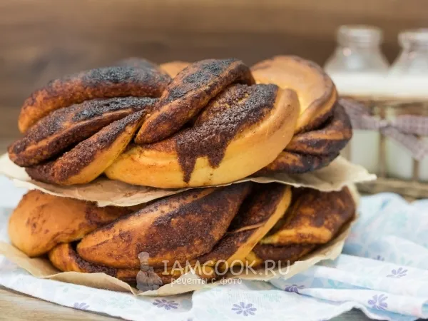 Фото готового блюда: Калач с корицей и сахаром
