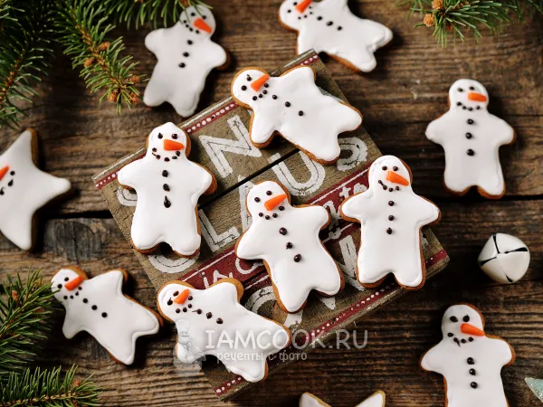 Фото готового блюда: Новогодние имбирные пряники «Снеговики»