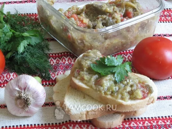 Фото блюда: Баклажанная икра со свежими помидорами и чесноком