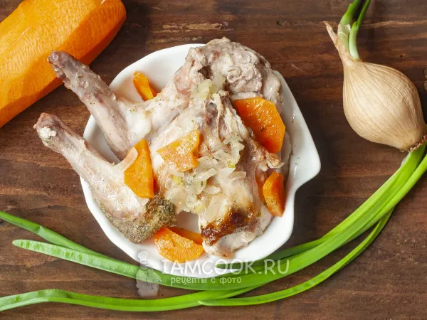 Фото готового блюда: Тушеный кролик с луком и морковью