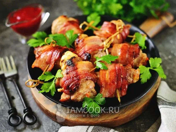 Фото готового блюда: Рулетики из свинины с корейской морковью и сыром в духовке