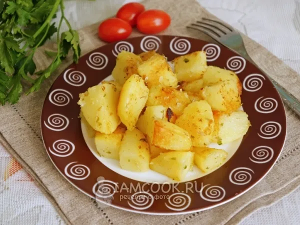 Фото готового блюда: Обжаренный картофель с чесноком