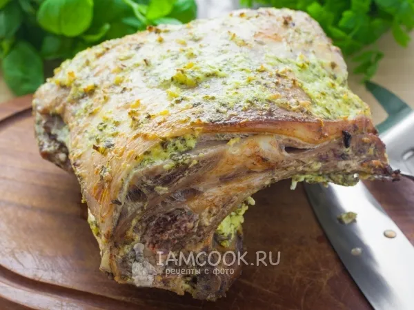 Фото готового блюда: Баранья лопатка, запеченная в духовке