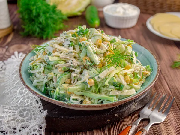 Фото блюда: Салат с капустой, курицей и сыром