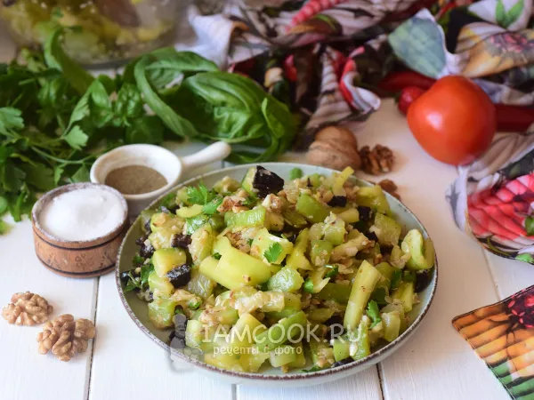 Фото блюда: Салат из кабачков с грецкими орехами