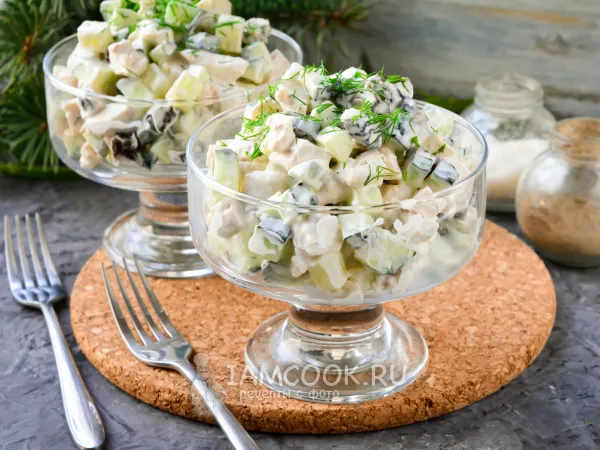 Фото блюда: Салат с вареной курицей и черносливом