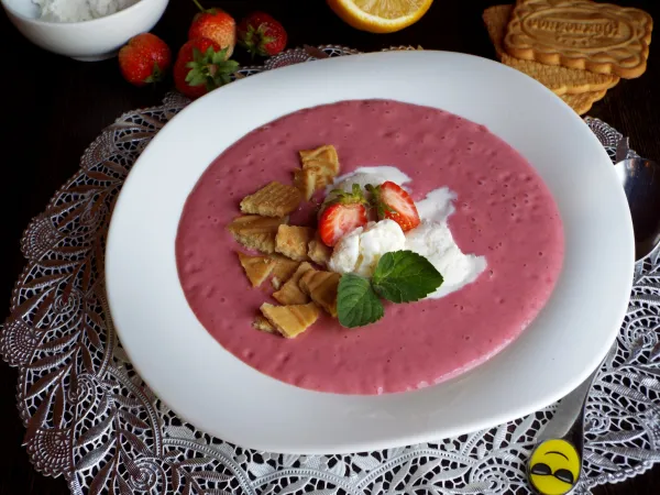 Фото блюда: Клубничный суп с мороженым