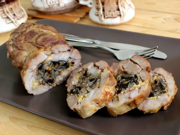 Фото блюда: Мясной рулет с грибами