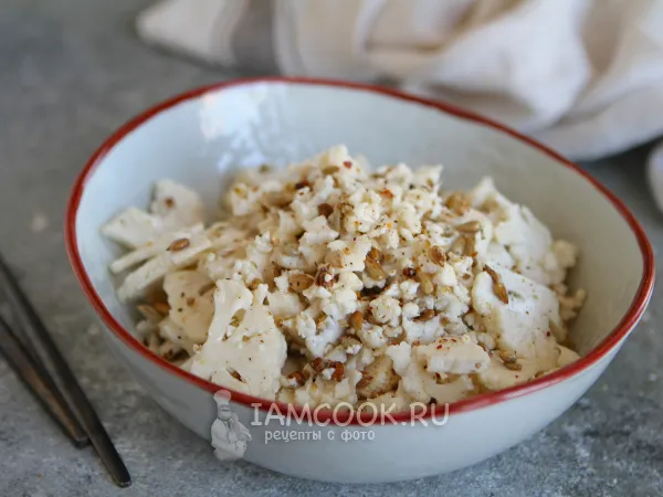 Фото блюда: Салат из сырой цветной капусты с семечками