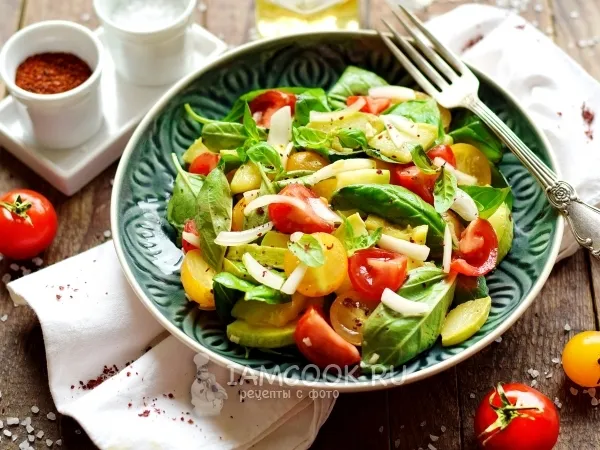 Фото блюда: Салат с кабачком, базиликом и черри