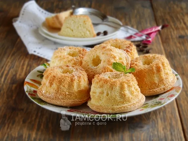 Фото готового блюда: Бисквитные кексы в силиконовых формочках