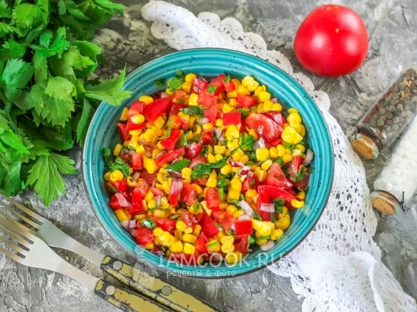 Фото блюда: Салат с вареной кукурузой и помидорами