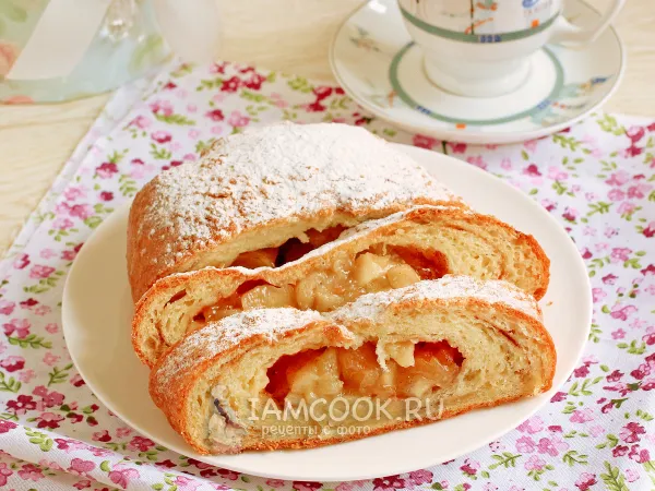 Фото готового блюда: Творожный рулет с яблоками