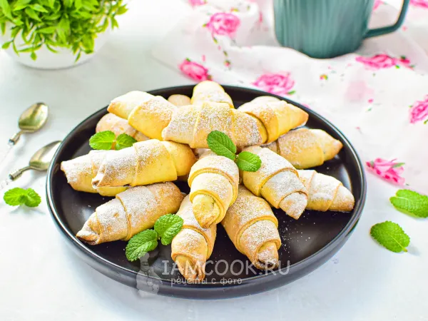 Фото готового блюда: Рогалики с орехами и медом