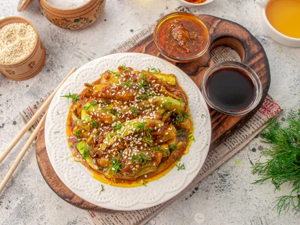 Фото блюда: Кабачки с соевым соусом и горчицей на сковороде