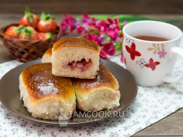 Фото блюда: Пирожки с клубникой в духовке