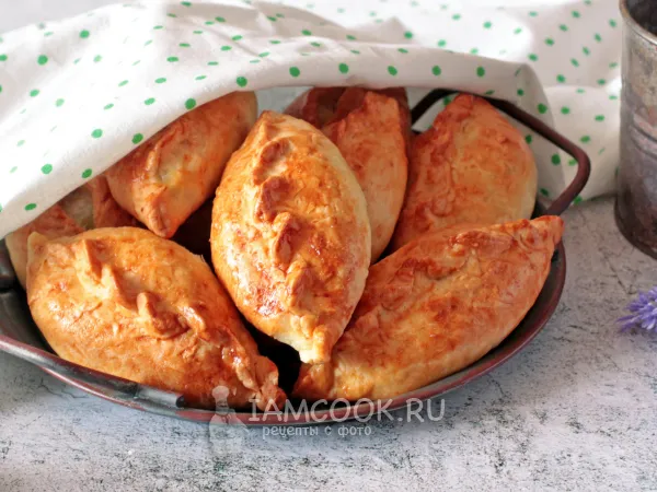 Фото готового блюда: Пирожки из песочного теста с курицей и картофелем