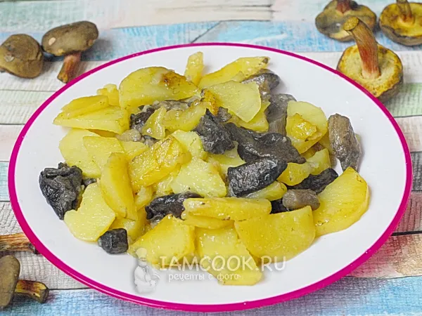 Фото готового блюда: Жареные моховики с картошкой