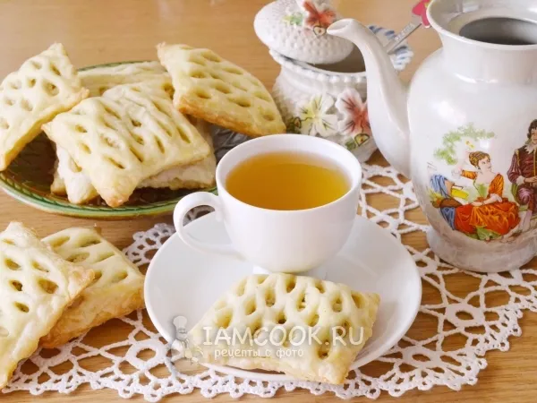 Фото готового блюда: Слойки с курицей