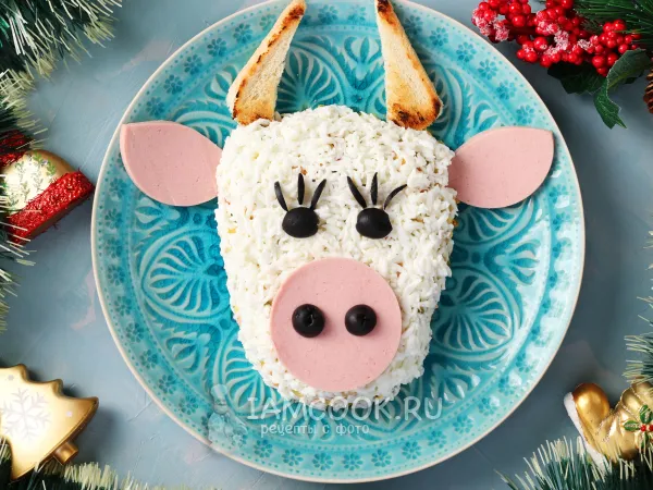 Фото готового блюда: Оливье в форме бычка