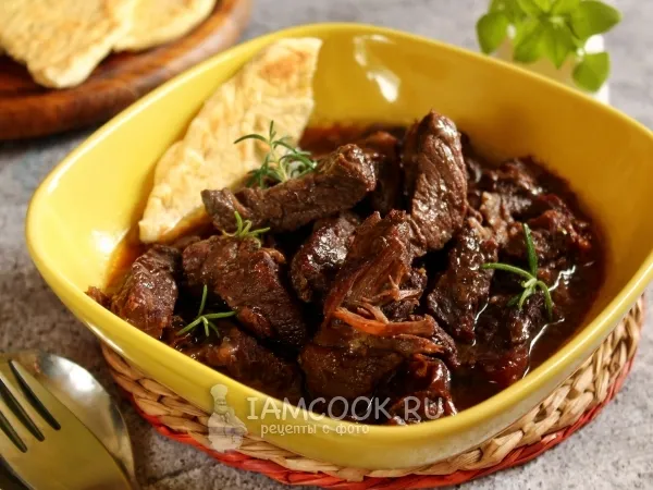 Фото готового блюда: Тушеная говядина в собственном соку