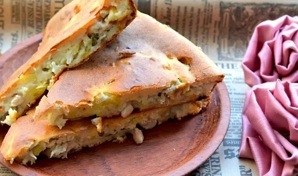 Фото блюда: Заливной пирог на кефире с курицей и картошкой