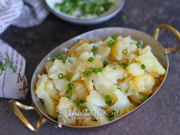 Фото готового блюда: Жареная картошка с луком в мультиварке