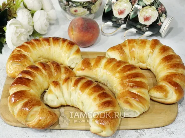 Фото блюда: Булочки из дрожжевого теста с персиками