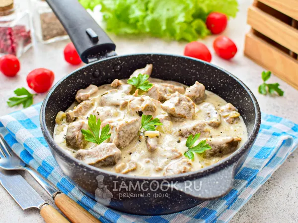 Фото блюда: Свиная вырезка в сметанном соусе на сковороде
