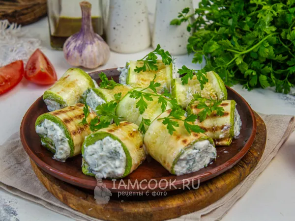Фото блюда: Рулетики из кабачков с творожным сыром