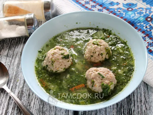 Фото готового блюда: Зеленые щи из крапивы с фрикадельками